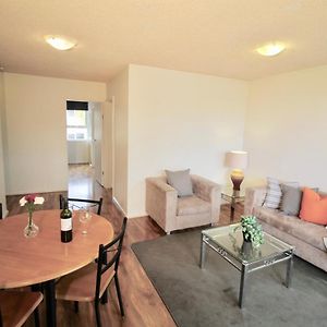 Deluxe One-Bedroom Apartment