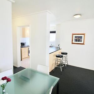 Deluxe Two-Bedroom Apartment 2 Queen Beds